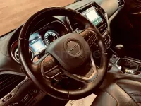 Usado Jeep Cherokee Overland 195 CV (143 kW) 2019 Gris / plata SUV
