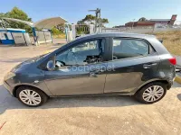Usado Mazda 2 Active 68 CV (50 kW) 2008 Negro Utilitario