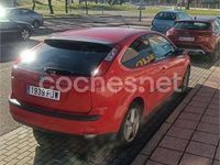 Usado Ford Focus Trend 100 CV (73 kW) 2006 Rojo Berlina