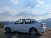 Usado Ford Escort 105 CV (77 kW) 1992 Blanco Berlina