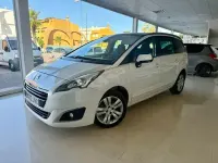 Usado Peugeot 5008 Active 120 CV (88 kW) 2016 Blanco Monovolumen