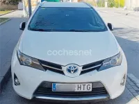 Usado Toyota Auris Hybrid Advance 136 CV (100 kW) 2013 Blanco Familiar