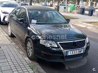 Usado VW Passat Highline 140 CV (102 kW) 2005 Negro Berlina
