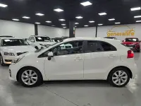 Usado Kia Rio 84 CV (61 kW) 2015 Blanco Berlina