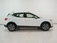 Usado Seat Arona FR 110 CV (80 kW) 2023 Blanco SUV