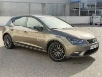 Usado Seat Leon Style 150 CV (110 kW) 2016 Marrón Berlina