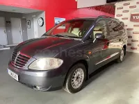 Usado SsangYong Rodius Limited 165 CV (121 kW) 2009 Gris / plata Monovolumen