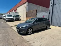 Usado Hyundai i20 Sport 120 CV (88 kW) 2018 Gris / plata Berlina