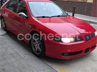 Usado Seat Leon Sport 150 CV (110 kW) 2003 Rojo Utilitario