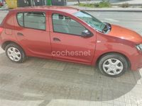 Usado Dacia Sandero Ambiance 75 CV (55 kW) 2016 Granate Berlina