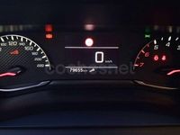 Usado Peugeot 2008 Allure 100 CV (73 kW) 2022 Naranja SUV