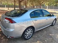 Usado Renault Laguna III 130 CV (95 kW) 2010 Beige Berlina