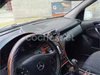Usado Mercedes C220 Classic 143 CV (105 kW) 2003 Gris / plata Berlina