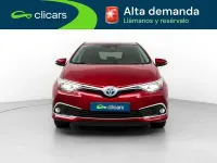 Usado Toyota Auris Hybrid Active 99 CV (72 kW) 2016 Rojo Berlina