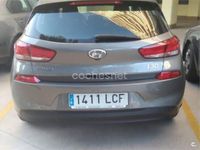 Usado Hyundai i30 100 CV (73 kW) 2019 Gris / plata Berlina
