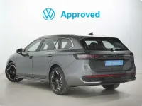 Usado VW Passat R-line 150 CV (110 kW) 2025 Gris Familiar