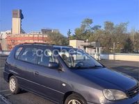 Usado Kia Carens 110 CV (80 kW) 2002 Azul Monovolumen