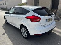 Usado Ford Focus Trend 125 CV (91 kW) 2016 Blanco Berlina