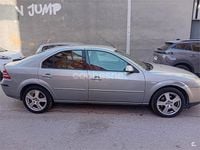 Usado Ford Mondeo Trend 115 CV (84 kW) 2004 Gris / plata Berlina