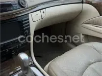 Usado Mercedes E320 Avantgarde 204 CV (150 kW) 2004 Azul Berlina