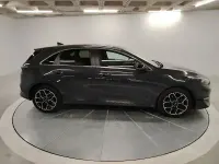Usado Kia Ceed Style 100 CV (73 kW) 2025 Negro Utilitario