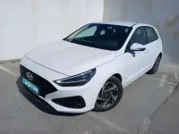 Usado Hyundai i30 101 CV (74 kW) 2025 Blanco Berlina