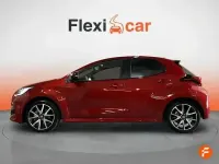 Usado Toyota Yaris Plus 116 CV (85 kW) 2022 Rojo Utilitario