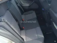 Usado Skoda Octavia Ambiente 90 CV (66 kW) 2004 Gris / plata Berlina
