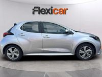 Usado Toyota Yaris Hybrid Active 116 CV (85 kW) 2024 Gris Utilitario