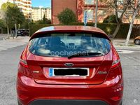 Usado Ford Fiesta Trend 68 CV (50 kW) 2009 Granate Utilitario