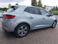 Usado Renault Mégane IV Zen 140 CV (102 kW) 2020 Gris Utilitario