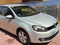Usado VW Golf VII Advance 105 CV (77 kW) 2012 Gris / plata Berlina