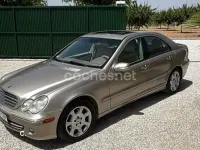 Usado Mercedes C240 Elegance 170 CV (125 kW) 2005 Gris / plata Berlina