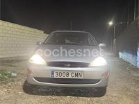 Usado Ford Focus Ghia 90 CV (66 kW) 2000 Gris / plata Familiar
