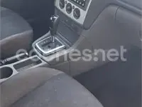 Usado Ford Focus Trend 100 CV (73 kW) 2005 Gris / plata Berlina