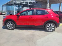 Usado Kia Stonic 100 CV (73 kW) 2024 Granate SUV