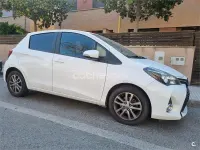 Usado Toyota Yaris Active 90 CV (66 kW) 2015 Blanco Utilitario