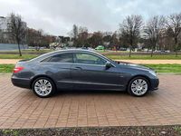 Usado Mercedes E220 170 CV (125 kW) 2011 Gris / plata Coupe