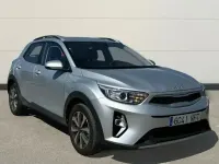 Usado Kia Stonic 100 CV (73 kW) 2025 Gris SUV