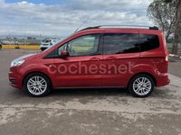 Usado Ford Tourneo Courier Titanium 100 CV (73 kW) 2016 Granate Monovolumen