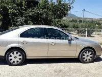 Usado Ford Mondeo Trend 130 CV (95 kW) 2005 Blanco Berlina