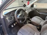Usado Ford Focus Trend 115 CV (84 kW) 2001 Negro Berlina