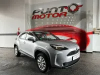Usado Toyota Yaris Cross 116 CV (85 kW) 2024 Gris / plata SUV