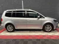 Usado VW Touran Advance 105 CV (77 kW) 2014 Gris / plata Monovolumen