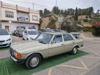 Usado Mercedes 200 140 CV (102 kW) 1984 Verde Familiar
