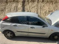 Usado Ford Focus Trend 100 CV (73 kW) 2004 Gris / plata Berlina