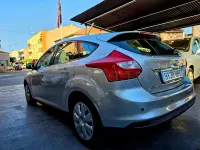 Usado Ford Focus Trend 125 CV (91 kW) 2013 Gris / plata Berlina