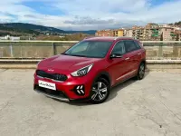 Usado Kia Niro 141 CV (103 kW) 2022 Burdeos SUV