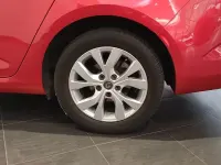 Usado Renault Mégane GrandTour LIMITED 115 CV (84 kW) 2020 Rojo Familiar