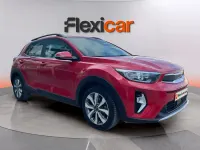 Usado Kia Stonic 100 CV (73 kW) 2024 Granate SUV